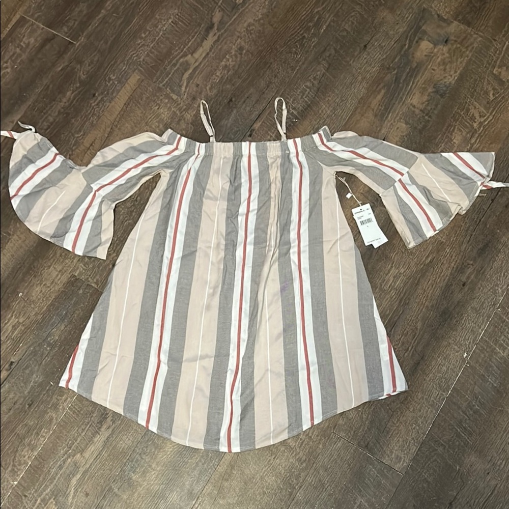 O Neill women’s shirt New Tan/Brown Stripe Off Shoulder Top Size Large Flowy